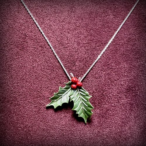 christmas-holly-necklace-silver-plated-alexander-thurlow-ath998-3
