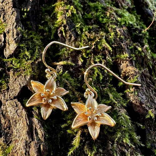 lily-gold-flower-drop-earrings-ath1026