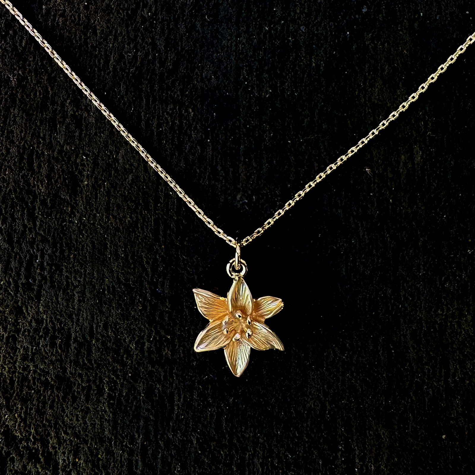 lily-gold-flower-necklace-ath1025