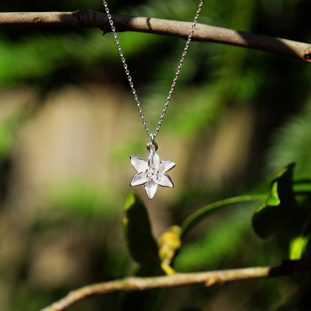 lily-mini-white-flower-pendant