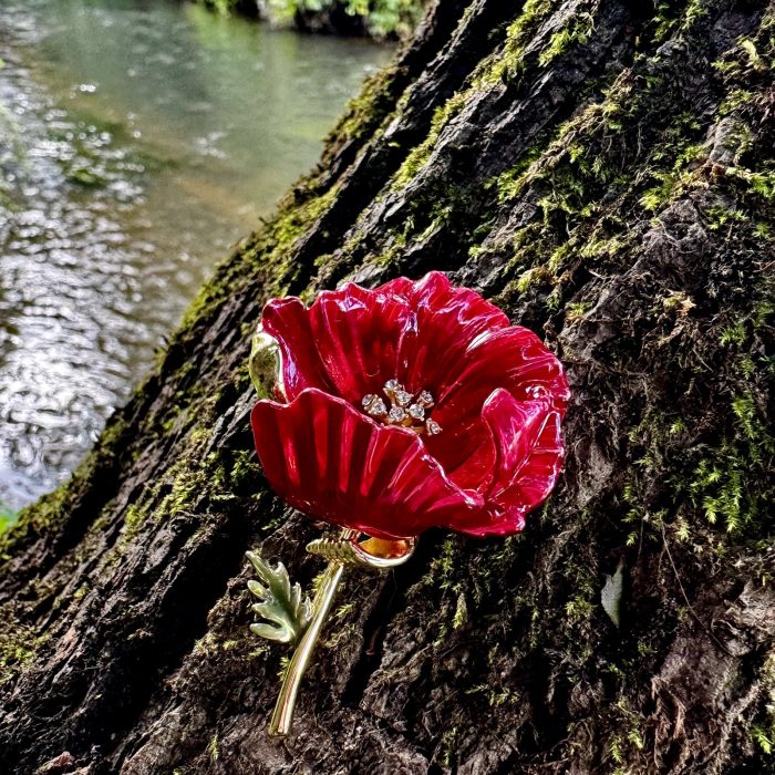 red-poppy-brooch-gold-plated-alexander-thurlow-ath1010-4