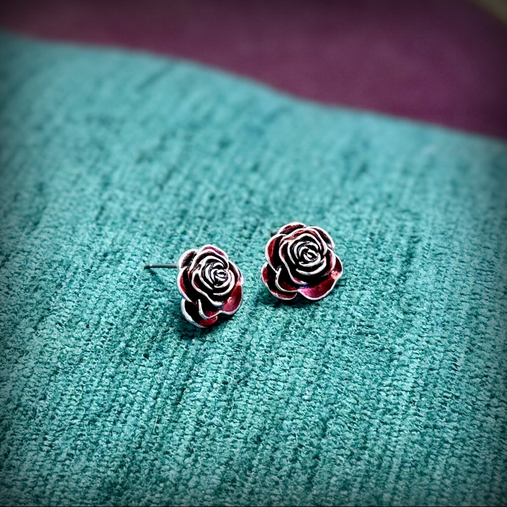 red-rose-flower-stud-earring-on-fabric-alexander-thurlow-ath994s